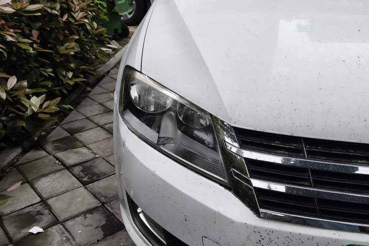 Used Volkswagen Gran Lavida 2013 1.6L Automatic Comfort Model Right Front Headlight