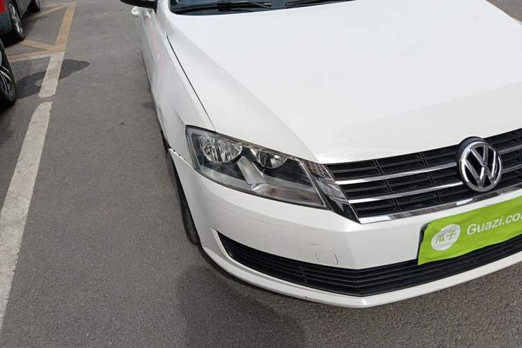 Used Volkswagen Gran Lavida 2013 1.6L Automatic Fashion Model Right Front Headlight