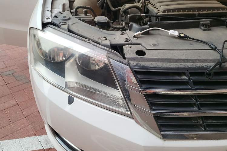 Used Volkswagen Gran Lavida 2013 1.6L Manual Comfort Model Right Front Headlight