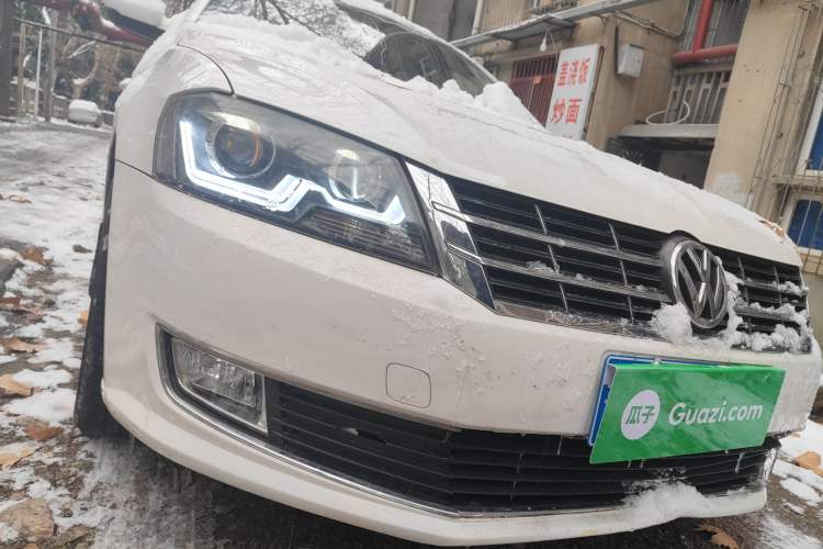 Used Volkswagen Gran Lavida 2013 1.6L Automatic Comfort Model Right Front Headlight
