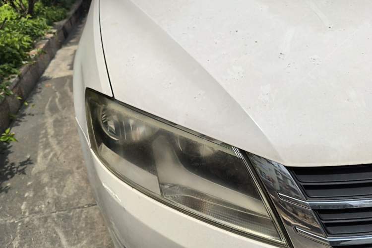 Used Volkswagen Gran Lavida 2013 1.6L Automatic Comfort Model Right Front Headlight