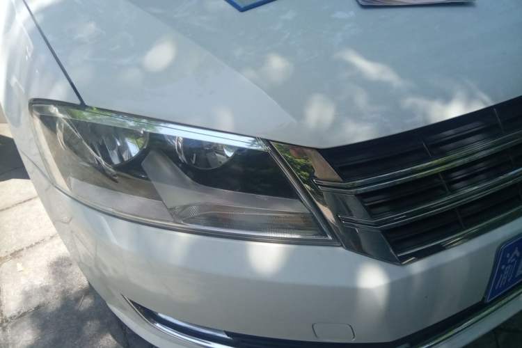 Used Volkswagen Gran Lavida 2013 1.4 TSI Automatic Comfort Model Right Front Headlight