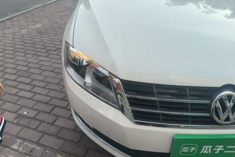 Used Volkswagen Gran Lavida 2013 1.6L Automatic Comfort Model Right Front Headlight