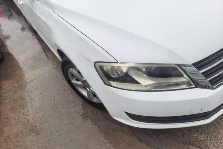 Used Volkswagen Gran Lavida 2013 1.6L Automatic Fashion Model Right Front Headlight