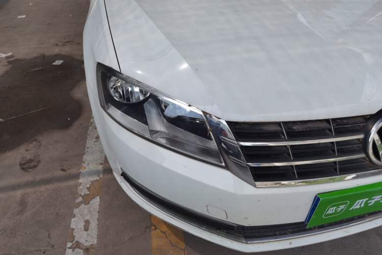 Used Volkswagen Gran Lavida 2013 1.6L Automatic Comfort Model Right Front Headlight
