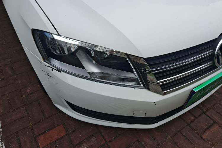 Used Volkswagen Gran Lavida 2013 1.6L Automatic Fashion Model Right Front Headlight