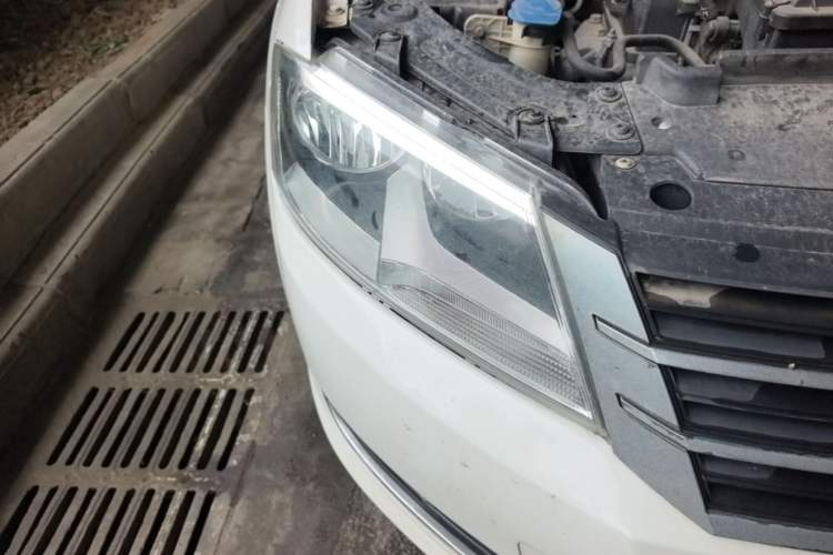 Used Volkswagen Gran Lavida 2013 1.6L Automatic Comfort Model Right Front Headlight