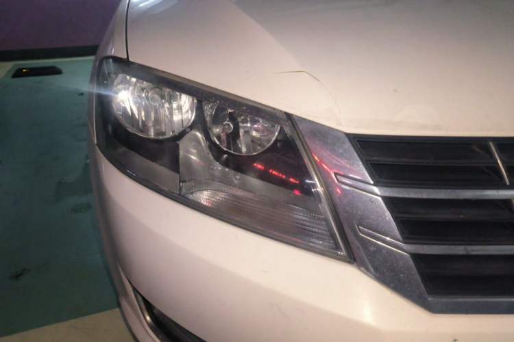 Used Volkswagen Gran Lavida 2013 1.6L Automatic Comfort Model Right Front Headlight