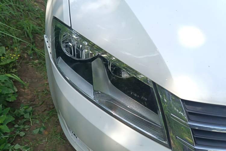 Used Volkswagen Gran Lavida 2013 1.6L Automatic Comfort Model Right Front Headlight