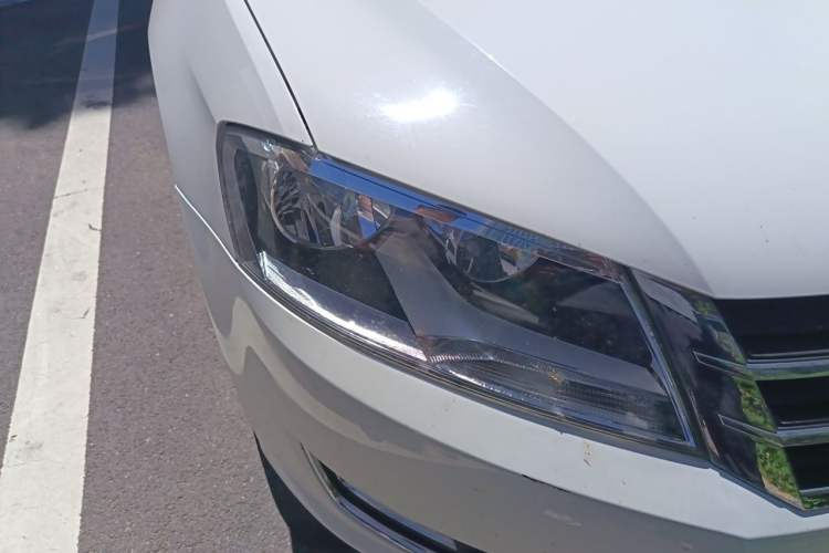 Used Volkswagen Gran Lavida 2013 1.6L Automatic Comfort Model Right Front Headlight