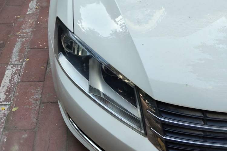 Used Volkswagen Gran Lavida 2013 1.4 TSI Automatic Comfort Model Right Front Headlight