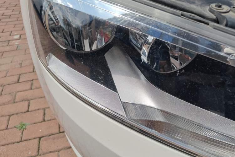 Used Volkswagen Gran Lavida 2013 1.4 TSI Manual Comfort Model Right Front Headlight