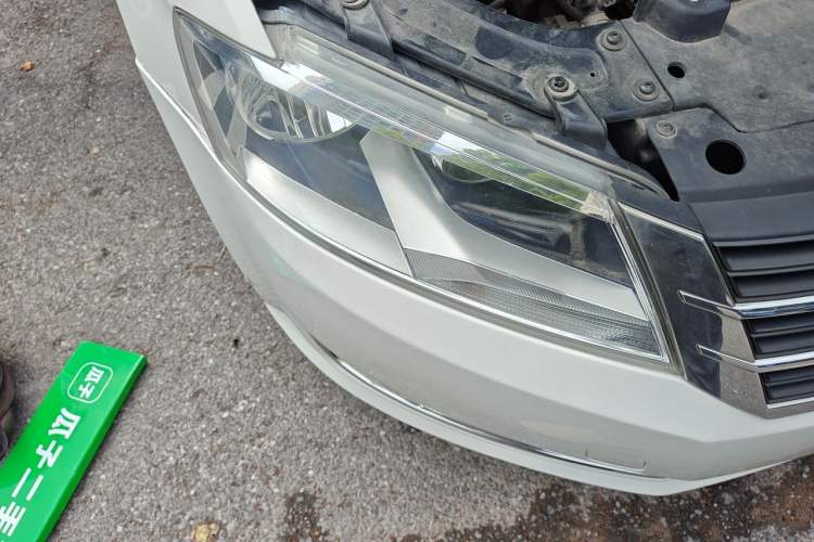 Used Volkswagen Gran Lavida 2013 1.4 TSI Automatic Comfort Model Right Front Headlight