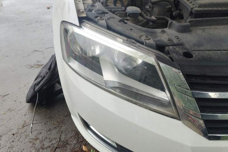 Used Volkswagen Gran Lavida 2013 1.6L Automatic Comfort Model Right Front Headlight