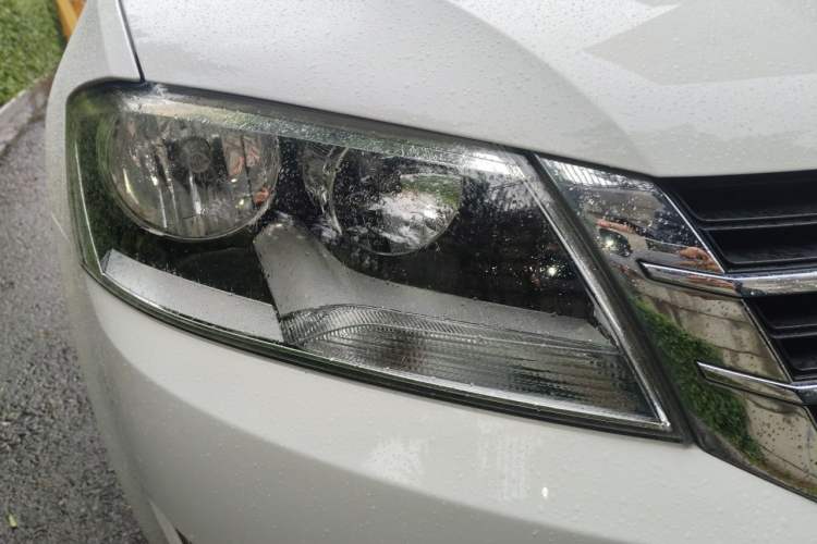 Used Volkswagen Gran Lavida 2013 1.6L Automatic Comfort Model Right Front Headlight