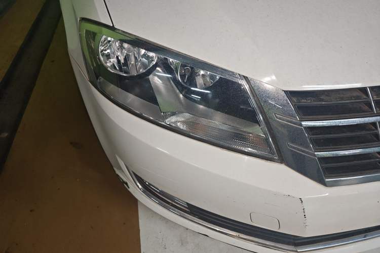 Used Volkswagen Gran Lavida 2013 1.6L Automatic Comfort Model Right Front Headlight