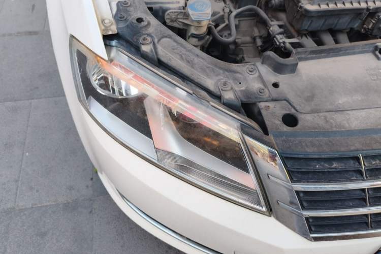 Used Volkswagen Gran Lavida 2013 1.6L Manual Comfort Model Right Front Headlight