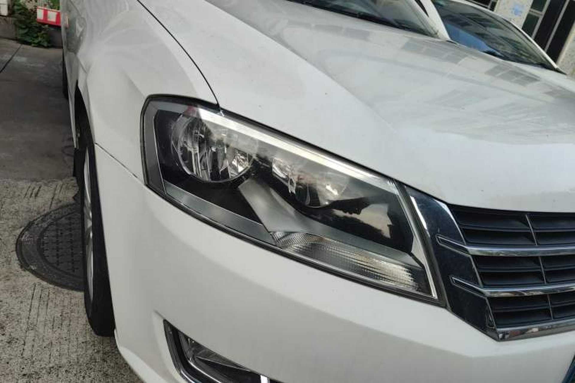 Used Volkswagen Gran Lavida 2013 1.6L Manual Comfort Model Right Front Headlight