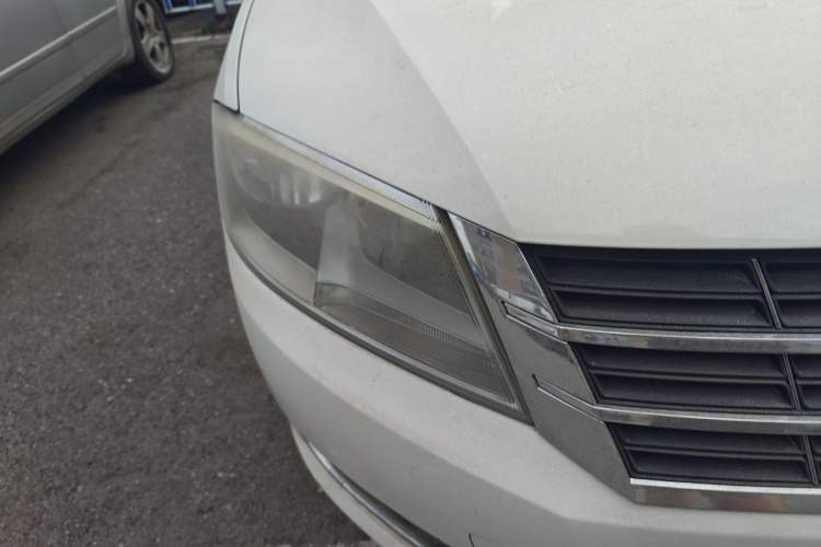 Used Volkswagen Gran Lavida 2013 1.4 TSI Automatic Comfort Model Right Front Headlight