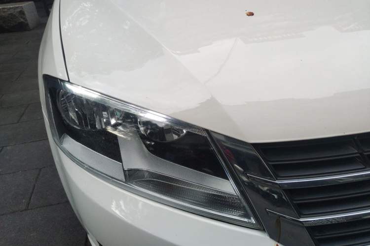 Used Volkswagen Gran Lavida 2013 1.6L Automatic Fashion Model Right Front Headlight