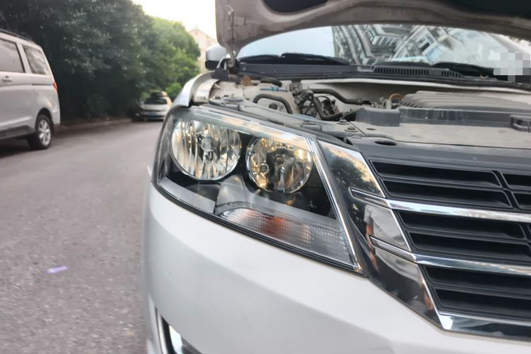 Used Volkswagen Gran Lavida 2013 1.6L Automatic Fashion Model Right Front Headlight