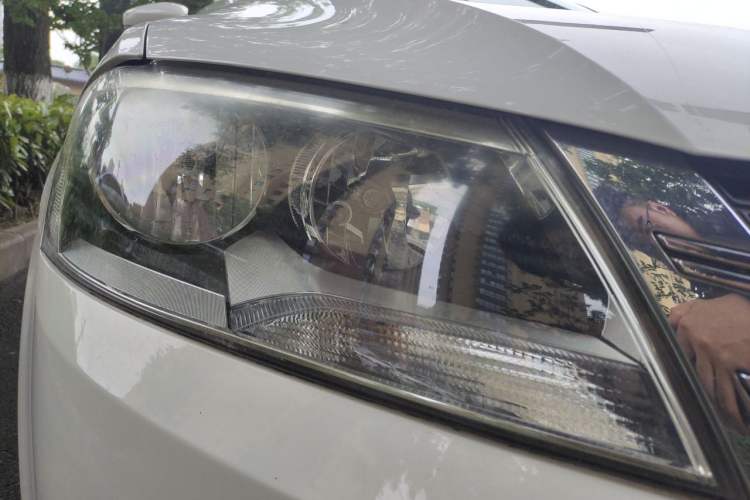 Used Volkswagen Gran Lavida 2013 1.6L Automatic Luxury Model Right Front Headlight