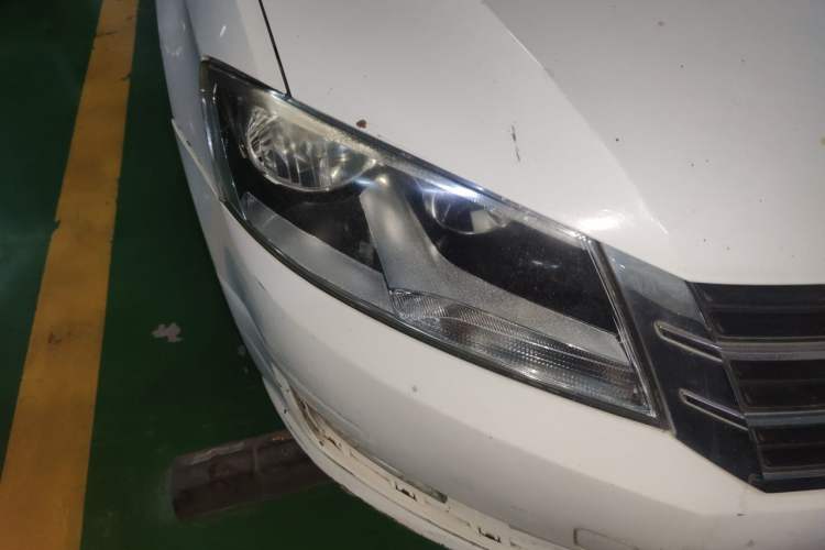 Used Volkswagen Gran Lavida 2013 1.6L Automatic Comfort Model Right Front Headlight