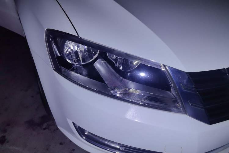 Used Volkswagen Gran Lavida 2013 1.4 TSI Automatic Luxury Model Right Front Headlight