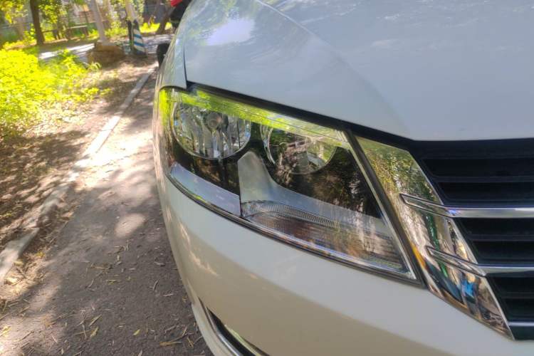 Used Volkswagen Gran Lavida 2013 1.4 TSI Automatic Comfort Model Right Front Headlight