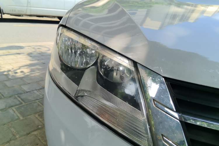 Used Volkswagen Gran Lavida 2013 1.4 TSI Manual Comfort Model Right Front Headlight