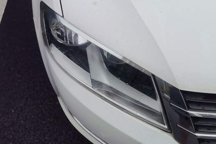 Used Volkswagen Gran Lavida 2013 1.4 TSI Automatic Comfort Model Right Front Headlight