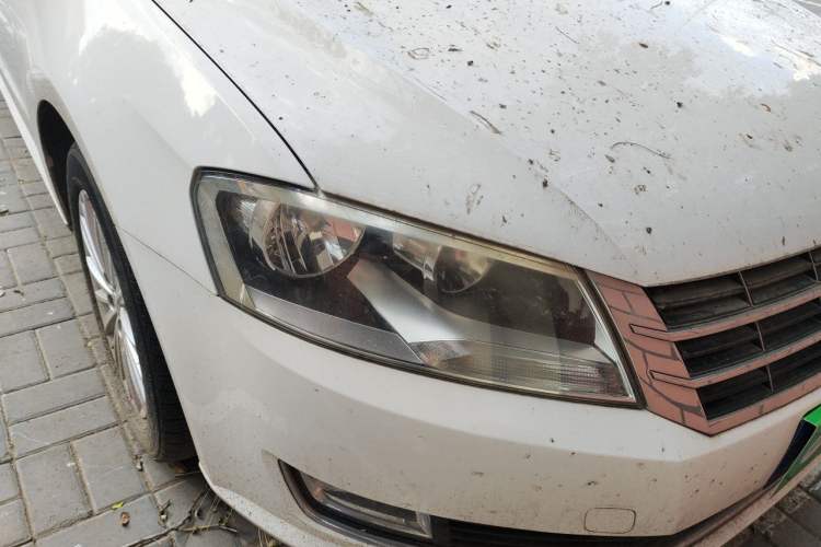 Used Volkswagen Gran Lavida 2013 1.6L Automatic Comfort Model Right Front Headlight