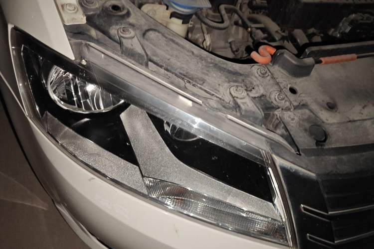 Used Volkswagen Gran Lavida 2013 1.6L Automatic Comfort Model Right Front Headlight