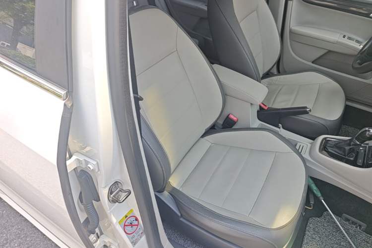 Used Volkswagen Gran Lavida 2013 1.6L Automatic Comfort Model Right Front Seat