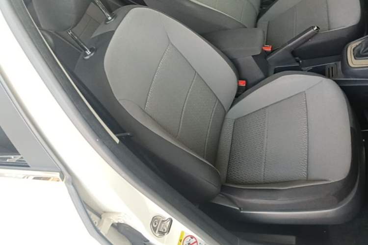 Used Volkswagen Gran Lavida 2013 1.6L Automatic Fashion Model Right Front Seat