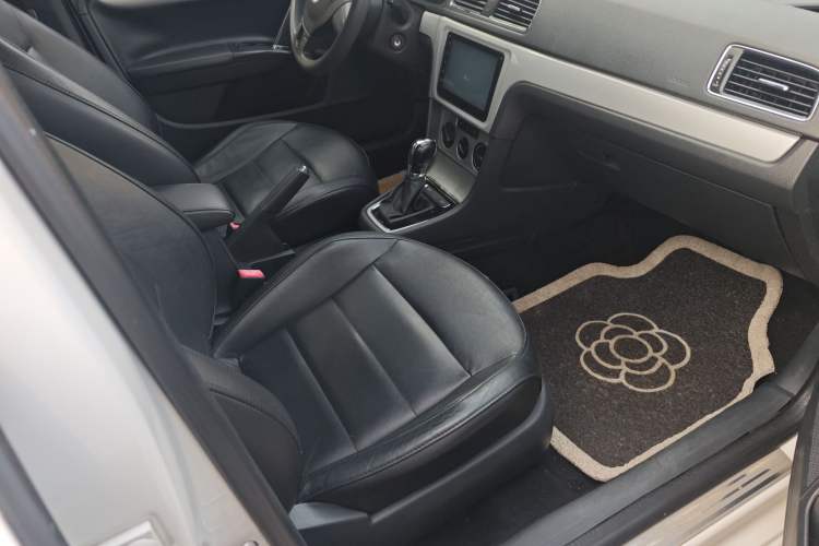 Used Volkswagen Gran Lavida 2013 1.6L Automatic Comfort Model Right Front Seat
