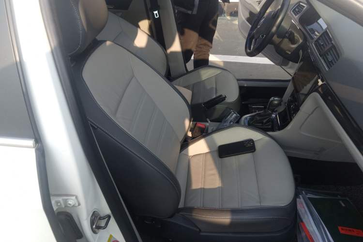 Used Volkswagen Gran Lavida 2013 1.6L Automatic Luxury Model Right Front Seat