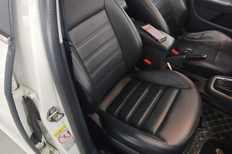Used Volkswagen Gran Lavida 2013 1.4 TSI Automatic Luxury Model Right Front Seat