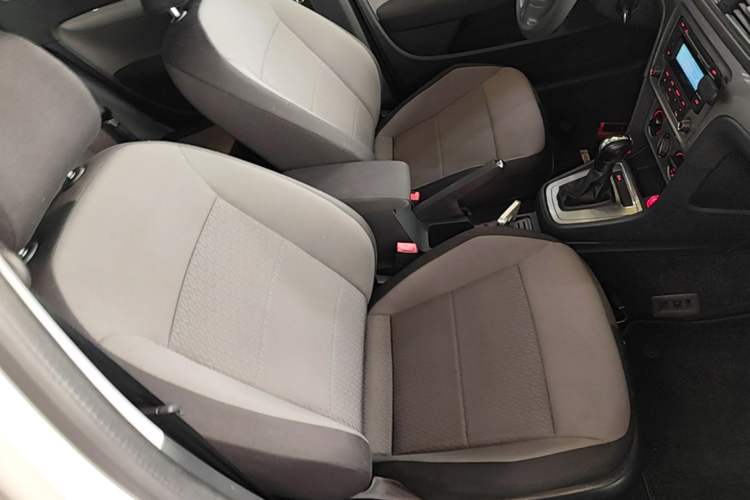 Used Volkswagen Gran Lavida 2013 1.6L Automatic Fashion Model Right Front Seat