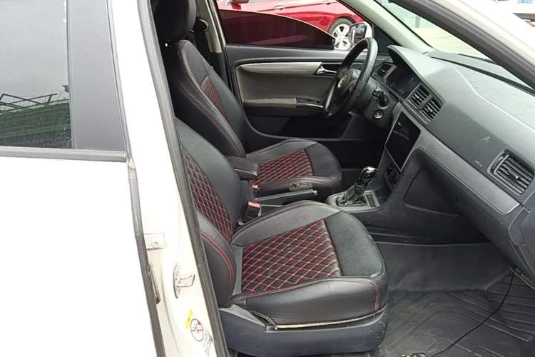 Used Volkswagen Gran Lavida 2013 1.6L Automatic Fashion Model Right Front Seat
