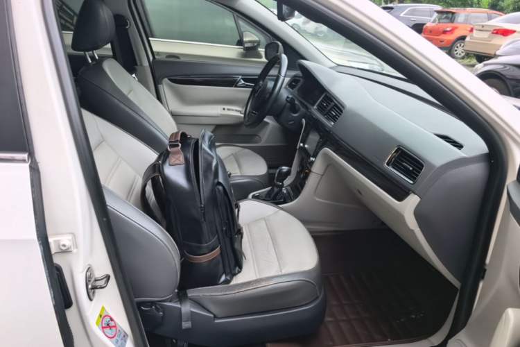 Used Volkswagen Gran Lavida 2013 1.6L Automatic Luxury Model Right Front Seat