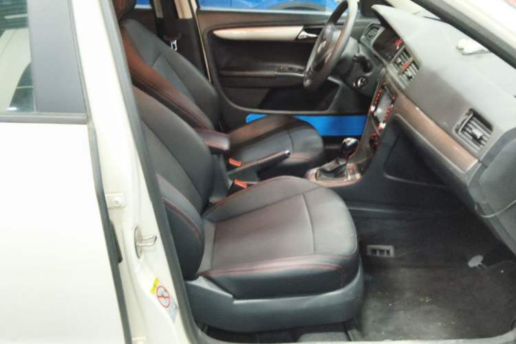 Used Volkswagen Gran Lavida 2013 1.6L Automatic Fashion Model Right Front Seat