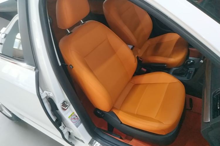 Used Volkswagen Gran Lavida 2013 1.6L Automatic Fashion Model Right Front Seat