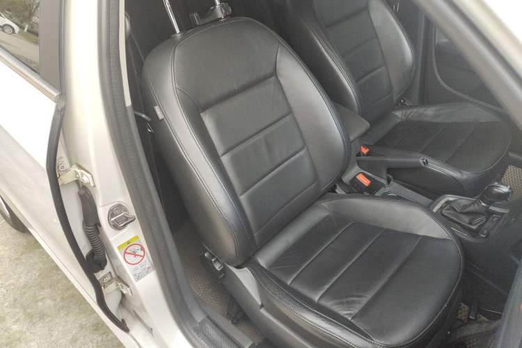 Used Volkswagen Gran Lavida 2013 1.4 TSI Automatic Comfort Model Right Front Seat