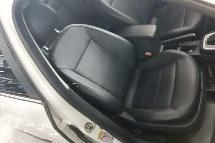 Used Volkswagen Gran Lavida 2013 1.4 TSI Automatic Comfort Model Right Front Seat