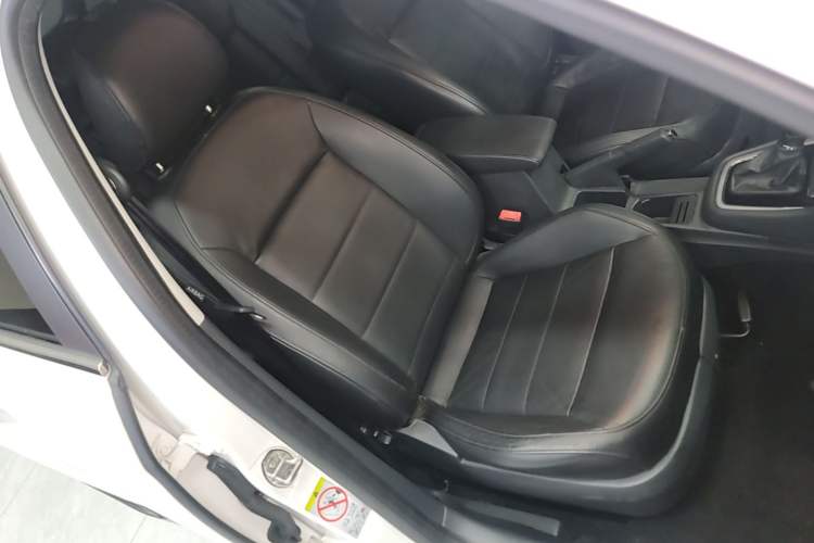 Used Volkswagen Gran Lavida 2013 1.4 TSI Automatic Comfort Model Right Front Seat