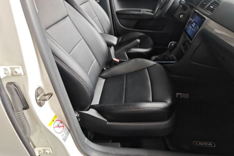 Used Volkswagen Gran Lavida 2013 1.6L Automatic Fashion Model Right Front Seat
