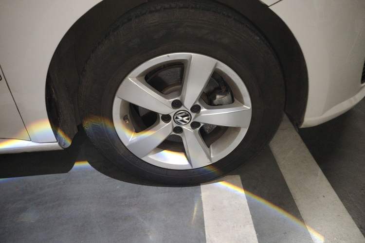Used Volkswagen Gran Lavida 2013 1.6L Automatic Fashion Model Right Front Wheel Hub