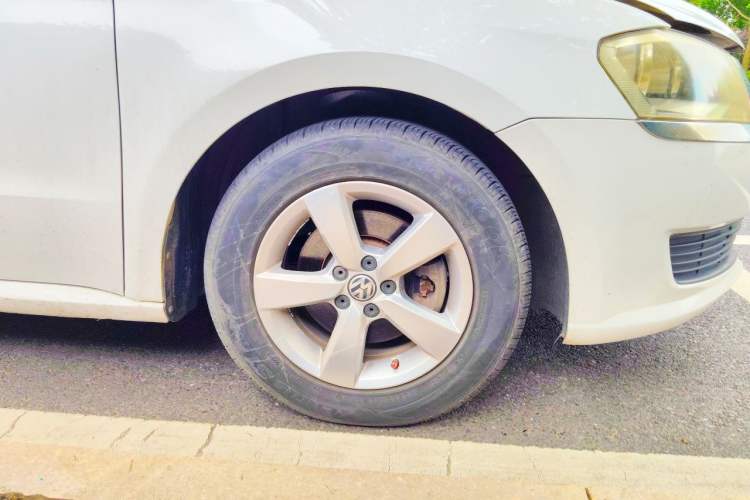 Used Volkswagen Gran Lavida 2013 1.6L Automatic Fashion Model Right Front Wheel Hub