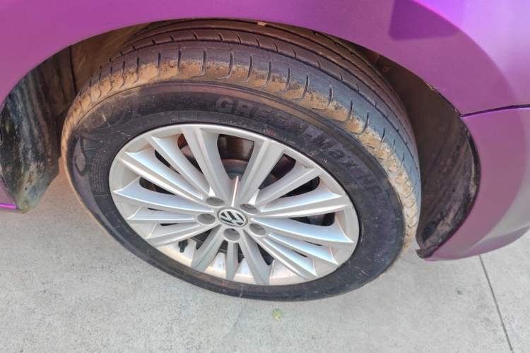 Used Volkswagen Gran Lavida 2013 1.6L Automatic Comfort Model Right Front Wheel Hub
